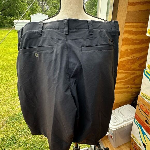Under Armour Men's Black Shorts - Picture 3 of 4